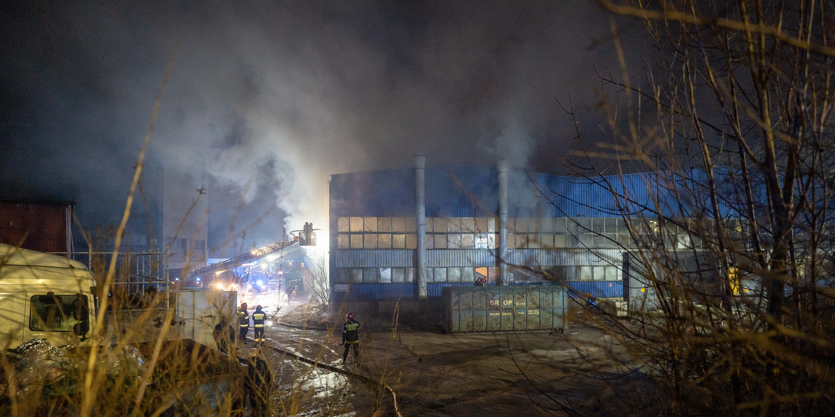 Pożar magazynu na Bałutach w Łodzi