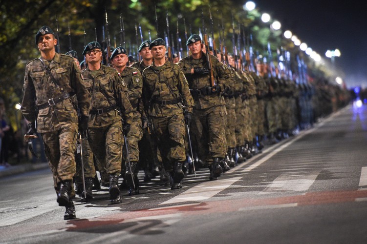 Próba generalna przed defiladą z okazji święta Wojska Polskiego, w nocy z 11 na 12 bm.  (ukit) PAP/Jacek Turczyk