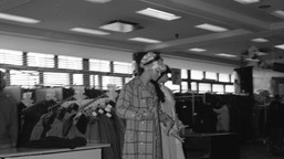 Teksasy, pelisa i czeszki. QUIZ o modzie PRL. Pytanie nr 10 to wyzwanie