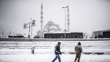 Burza śnieżna sparaliżowała na trzy godziny lotnisko w Stambule