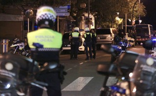 Zamach w Barcelonie: Terroryści chcieli dokonać masakry z użyciem noży