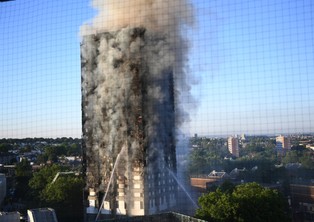 Bezprecedensowy pożar wieżowca w Londynie. Są ofiary śmiertelne
