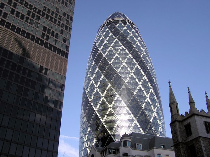 Znajduje się w samym centrum stolicy finansowej Europy – Londynie. Budynek ma 180 metrów wysokości i 41 pięter.