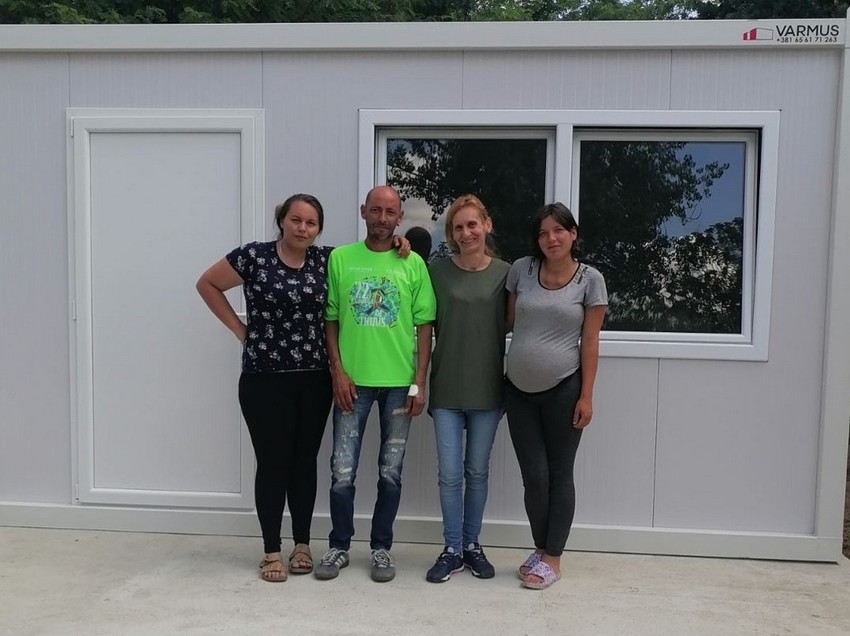 Boža je bio presrećan kada je stigao stambeni kontejner jer je znao da će supruga i njegovo dete biti sada bezbedni