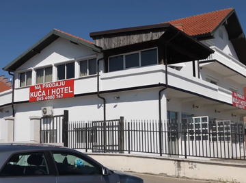 ŠOK ISPOVEST BIVŠEG MUŽA: Pevačica SE ISELILA iz VILE VREDNE 4.400.000, RAZVOD usledio posle 25 godina - a evo hoće li išta ostati njoj! (VIDEO)