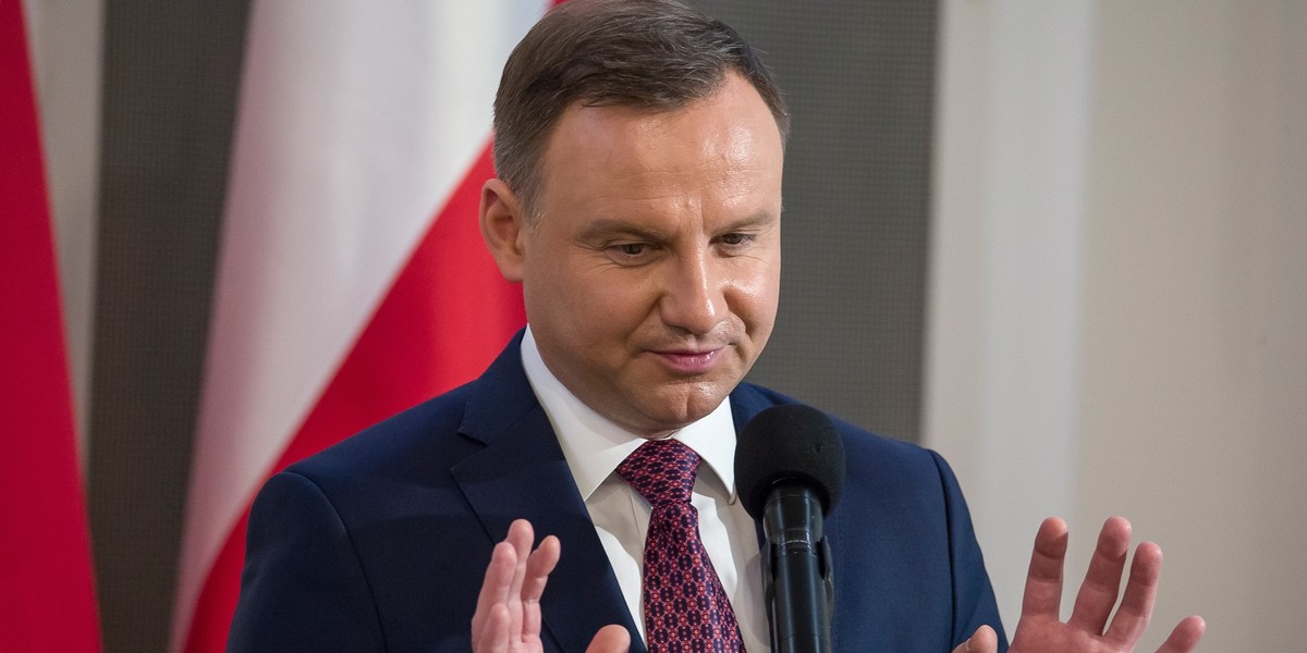 Nigdy nie podważałem kandydatur 14 oficerów, które szef MON przedstawił mi do awansów na stopnie generalskie - oświadczył prezydent Andrzej Duda. 