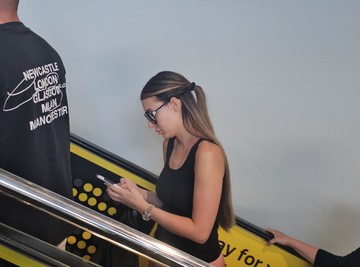 UHVATILA SE ZA STOMAK, A NIKO NIJE POSUMNJAO: Anastasija Ražnatović nedeljama ranije POZIRALA U DRUGOM STANJU, svi u čudu kako je sakrila! (FOTO)