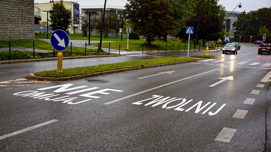 Napisy zwalniające w Jaworznie