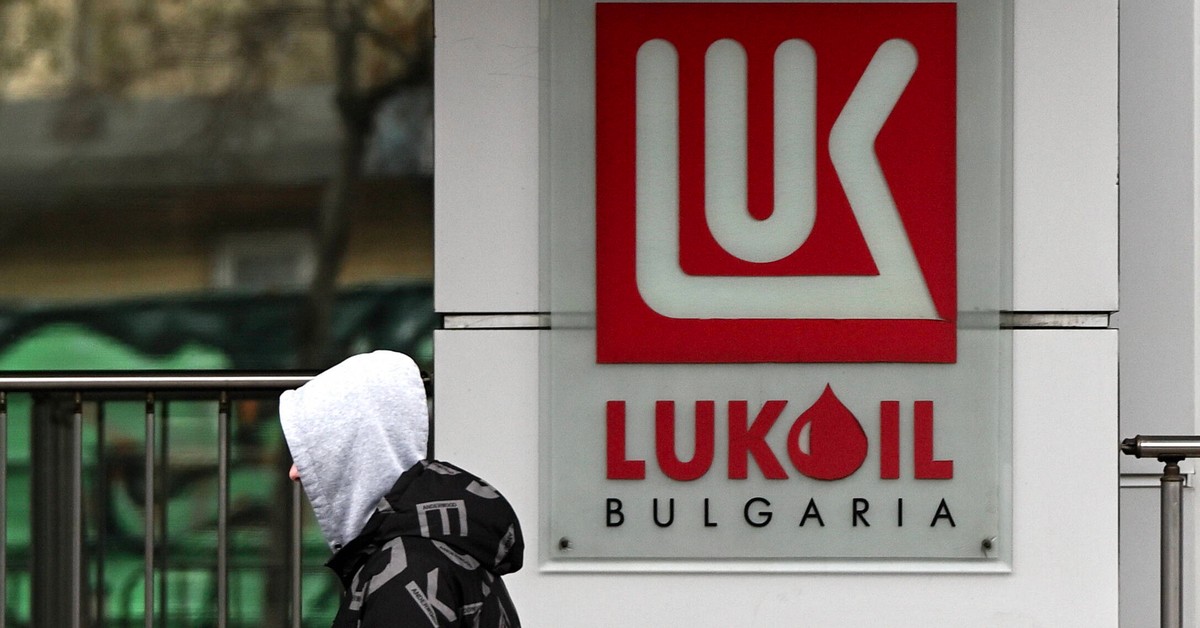 Nalot ukraińskich dronów na rafinerię Łukoil. Straty odczuje nie tylko Rosja