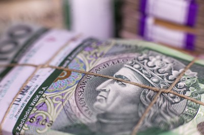 Cięcia wydatków na wynagrodzenia urzędników mogą wynieść nawet 40 procent