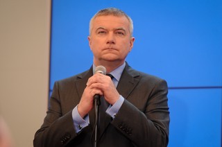 Graś o referendum: Po rozścielonym przez Guziała czerwonym dywanie kroczy Kaczyński i Gliński