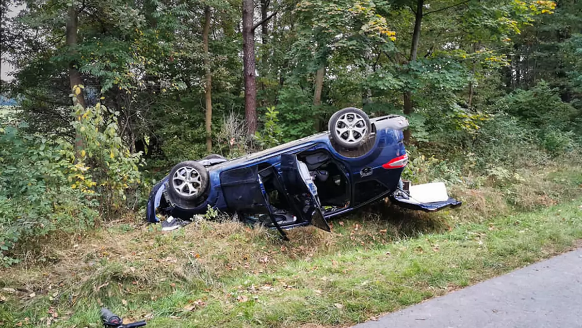 Kędzierzyn-Koźle: Groźny wypadek. Ford dachował (Facebook, OSP KSRG Cisowa)
