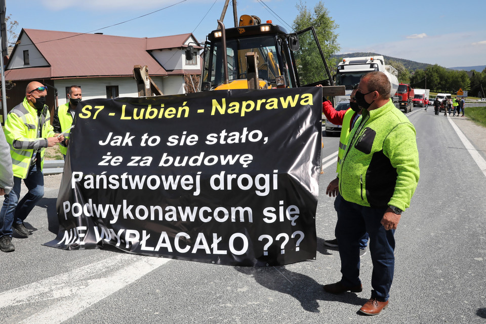 Protest podwykonawców budowy odcinka drogi S7 Lubień-Naprawa na Zakopiance