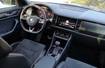Skoda Kodiaq RS 2019: alcantara, wstawki karbonowe, sportowa kierownica i trochę modnego szkła: wnętrze wykończone jest spójnie i elegancko