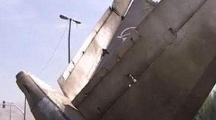 Felszállás után zuhant a házakra a repülőgép – videó