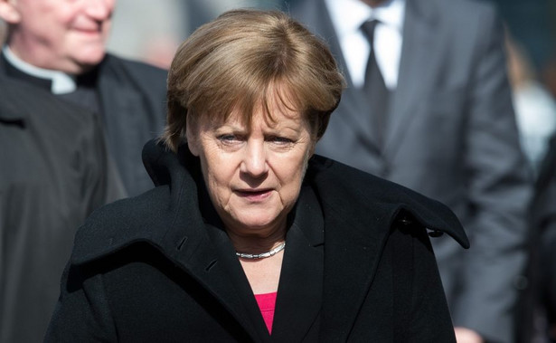 Grzywna dla hejtera grożącego Merkel ukamienowaniem