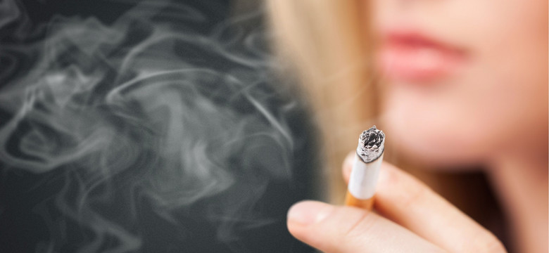 Alarmujące dane: Pali coraz więcej kobiet, coraz młodsze dzieci sięgają po papierosy