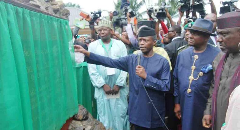 Vice President Yemi Osinbajo launching the clean-up of Ogoniland at Bodo town in Rivers State.