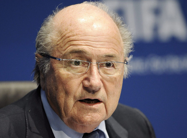 FIFA chce zakazać opasek, bo mogą zabić piłkarzy