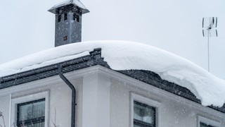 Gorzka niespodzianka dla właścicieli nieruchomości. Za niewłaściwe postępowanie z topniejącym śniegiem grozi kara nawet 10 tys. zł