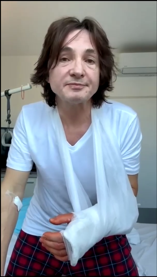 Maťo Ďurinda si pri nešťastnom páde zlomil ruku.