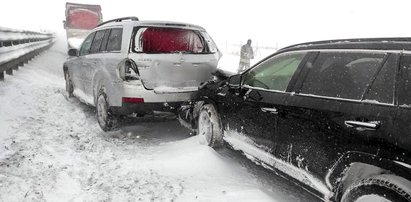 Gigantyczny karambol na autostradzie. Aż trzeba było zamknąć drogę. Co ta zima wyprawia! 