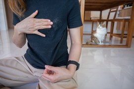 Odeća vam je puna dlaka kućnih ljubimaca? Evo kako da ih se jednostavno i brzo rešite