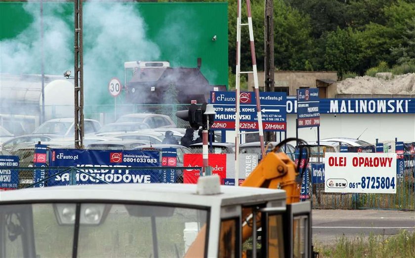 Strzelanina w komisie samochodowym.  Nowe zdjęcia!