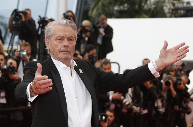 Alain Delon, mimo protestów i petycji, odebrał Złotą Palmę w Cannes