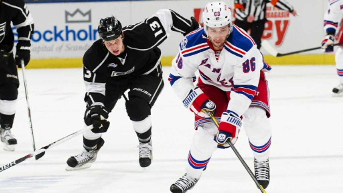 Wojtek Wolski urodzony w Zabrzu hokeista grający od kilku sezonów w NHL zmienił barwy klubowe. New York Rangers, w którym występował dotychczas, oddali go do Florida Panthers.