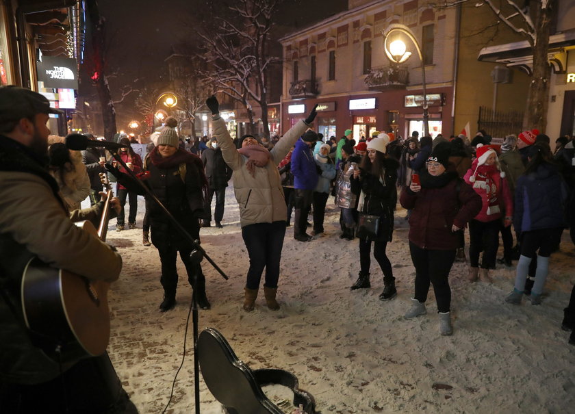 Policjantowi puściły nerwy? Kontrowersyjne nagranie z Zakopanego