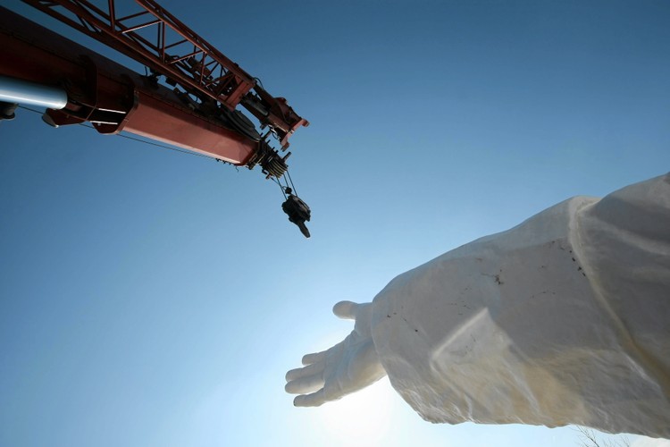 Pomnik Jana Pawła II w parku rzeźby sakralnej w Częstochowie