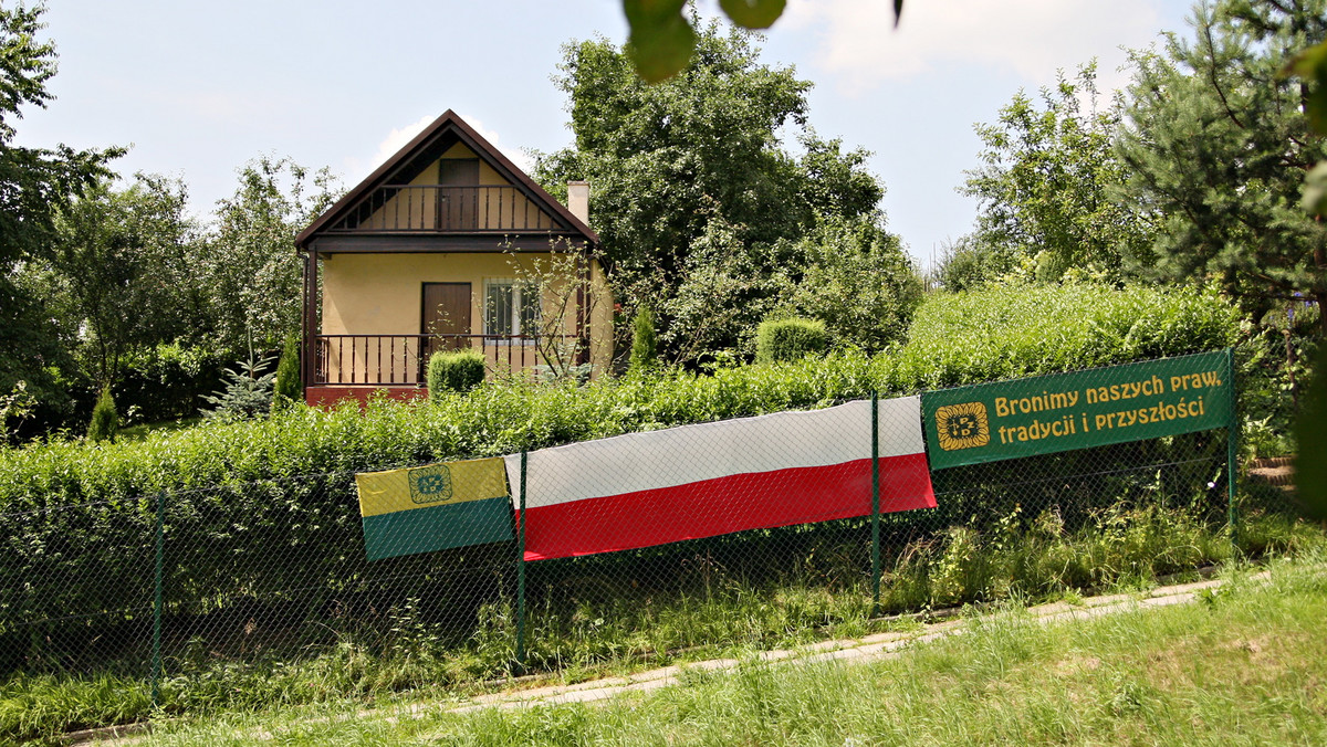 Na działkach stan podwyższonej gotowości. Powiewają sztandary z motyką i szpadlem, kolejne ogrody ślą apele do rządu. Będzie wojna? Przecież jeszcze żaden polityk nie odważył się zadrzeć z ludźmi z altanek.