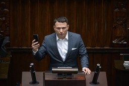 Mentzen w Sejmie: Poprzemy wniosek o komisję śledczą ds. Pegasusa; ta sprawa jest hańbą dla całego PiS-u