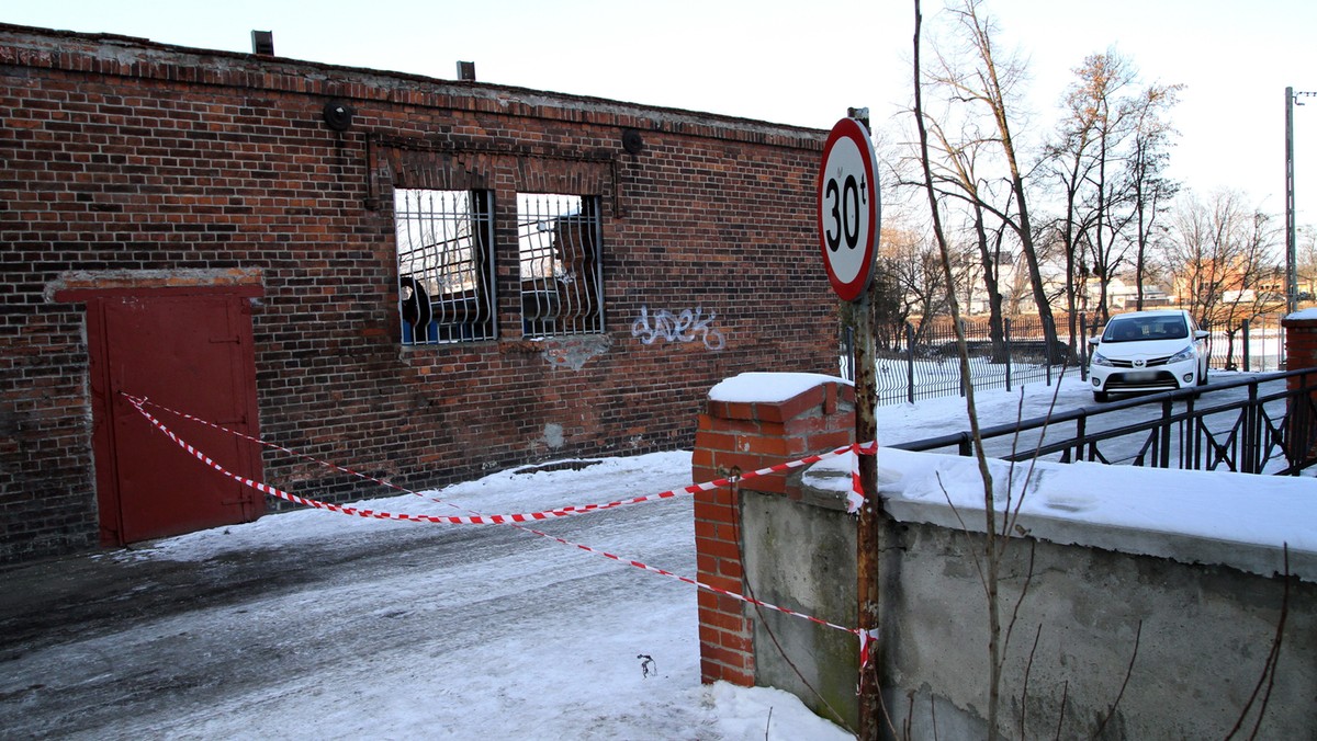 Wciąż nie wiadomo gdzie przebywa właściciel beczek wypełnionych groźną substancją w Brzegu. Prokuratura złożyła wniosek o tymczasowy areszt dla mężczyzny.