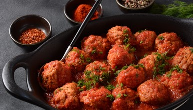 Pyszny obiad na piątek. Podajemy przepis, Ty gotujesz. Klopsy z dorsza w pomidorach