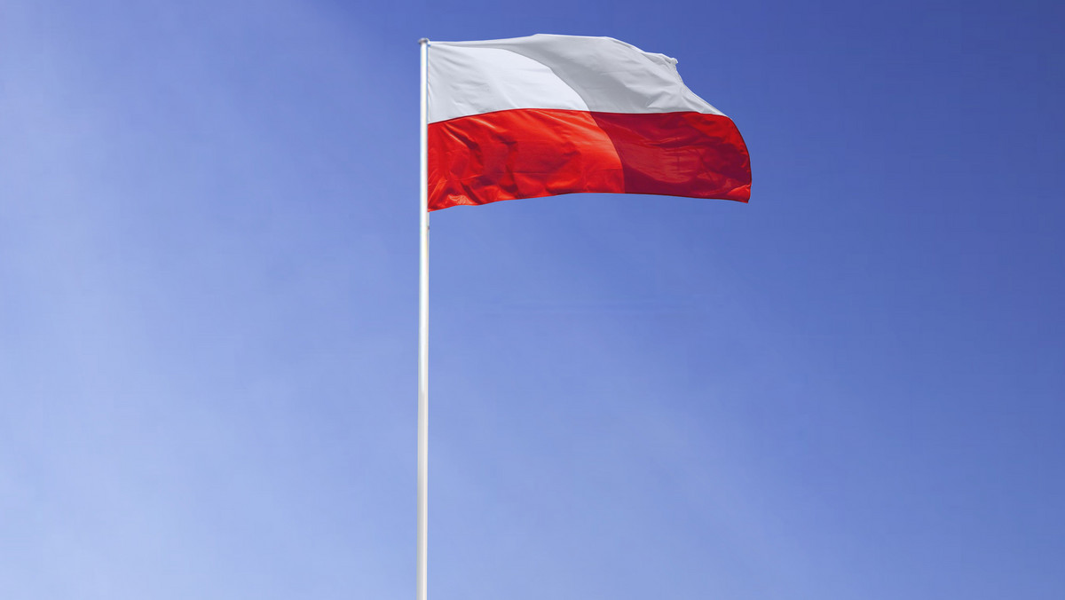 Będzie miał 60 metrów wysokości, ważył ponad 40 ton, a na jego szczycie będzie powiewać polska flaga narodowa o powierzchni 100 metrów kwadratowych. W Warszawie trwa budowa Masztu Wolności, który upamiętni rocznice ważnych dla naszego kraju wydarzeń. To będzie największa tego typu konstrukcja w Polsce.