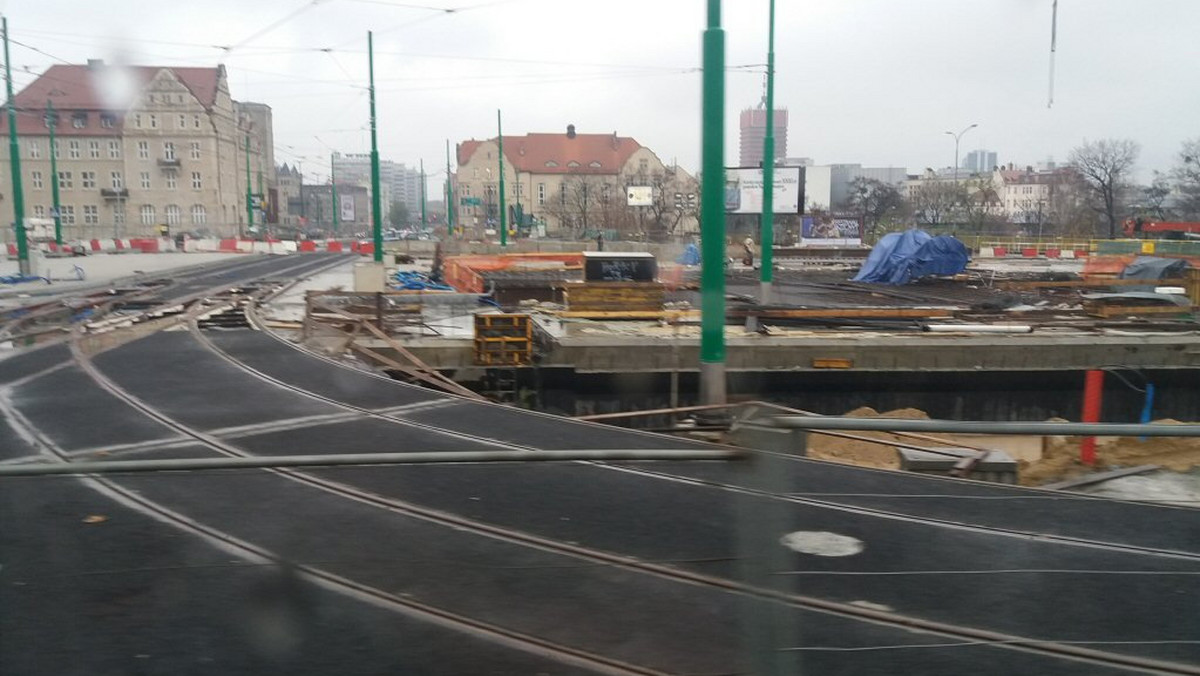 Ministerstwo Infrastruktury i Rozwoju przekaże dla Poznania dodatkowe 191,37 mln zł. Dotacji unijnej na inwestycje nie wykorzystała kolej. Dodatkowe środki pozwolą m.in. wybudować nową trasę tramwajową na Naramowice.