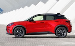 Nowy "Japończyk" trzęsie rynkiem. Jest ładny, oszczędny i wygodny. Cena hitem