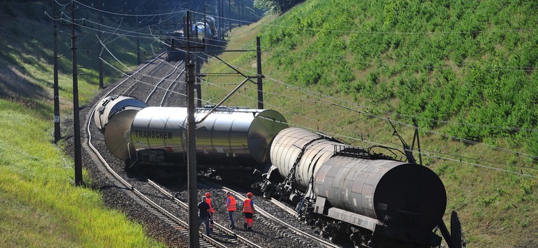 Wykolejone cysterny zablokowały trasę Szczecin - Świnoujście. ZDJĘCIA