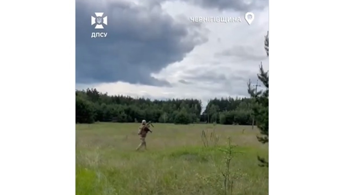 Ukrajinski vojnik puškom oborio ruski dron