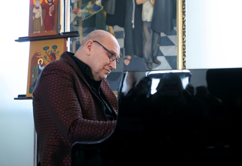 Utwór "Małe tęsknoty" zagrał zaś na fortepianie Włodek Pawlik.