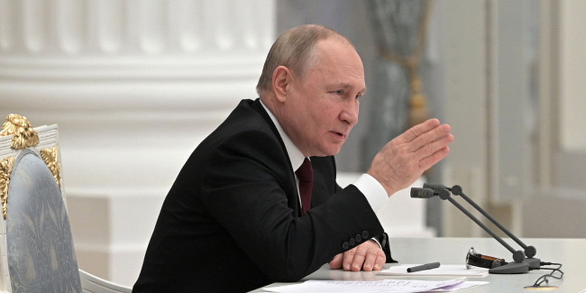 Władimir Putin podpisał w poniedziałek z przywódcami separatystów w Donbasie umowy o przyjaźni i współpracy.