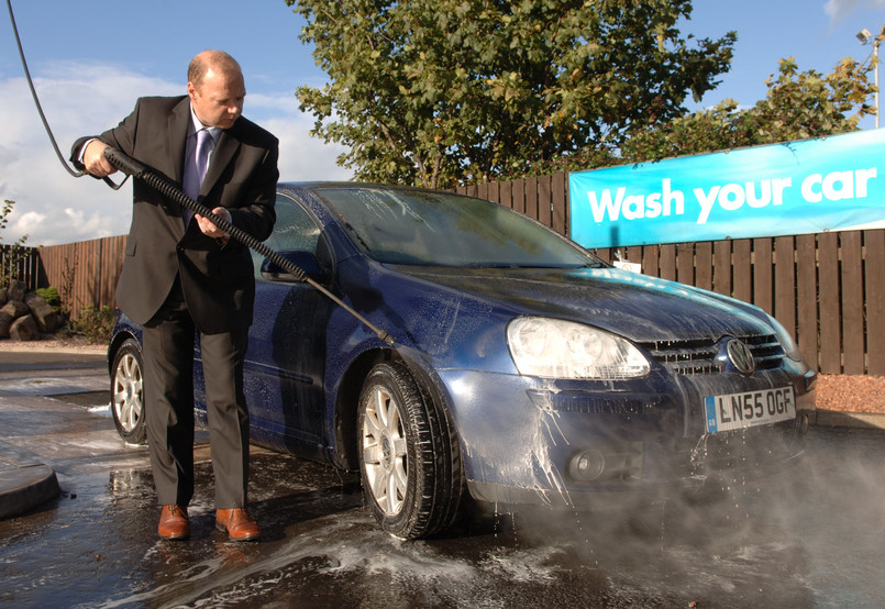 mycie auta myjnia ciśnieniowa