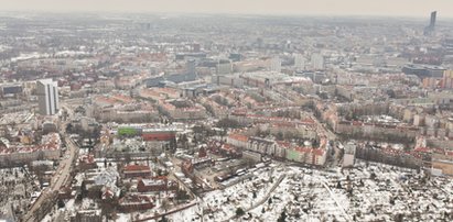 20 polskich miast, w których było dziś najgorsze powietrze. Zima zabija więcej Polaków, niż sądzimy. Robi to... naszymi rękami!