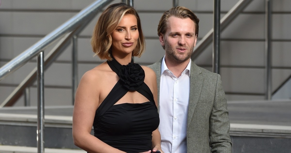 Ferne McCann pije mleko z własnych piersi. Modelka chce poić narzeczonego