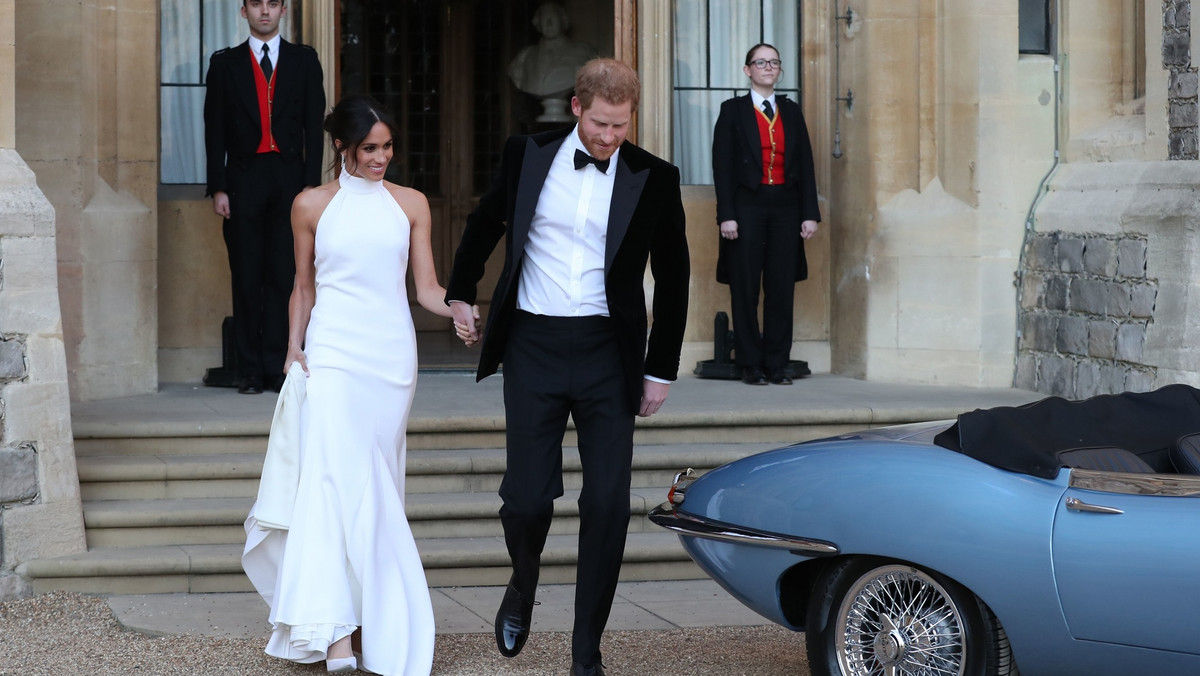 Książę Harry i Meghan Markle w drodze na przyjęcie weselne