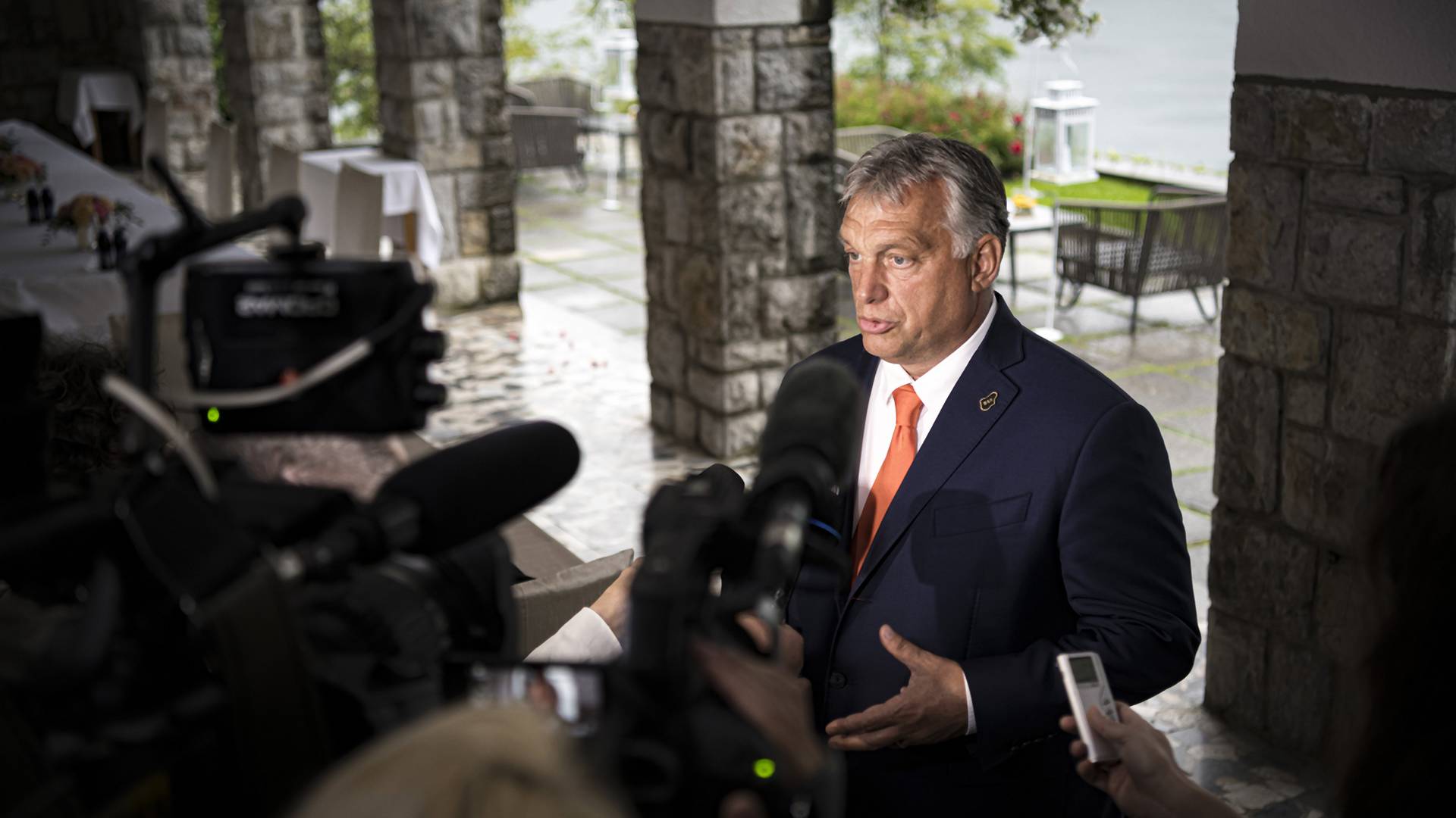 Orbán: Karácsonyra is maradnak a korlátozások