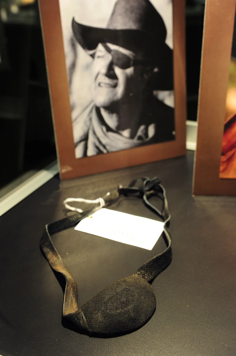 Povez za oko iz filma "Čovek zvani hrabrost"