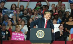 Trump: Spotkanie mojego syna z Rosjanami było zgodne z prawem. Dotyczyło informacji o przeciwniku politycznym